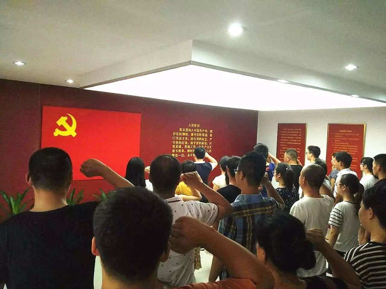 熱烈祝賀程國正、陳凱加入中國共產黨！